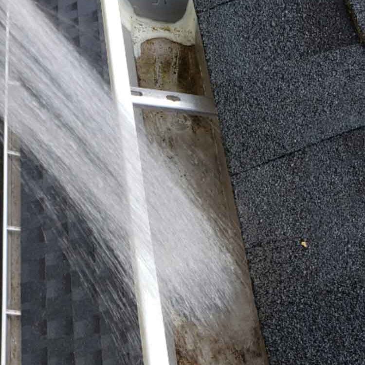 cleaning-a-gutter-2